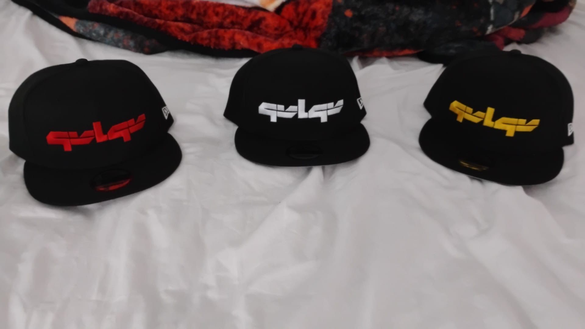 3 gorras