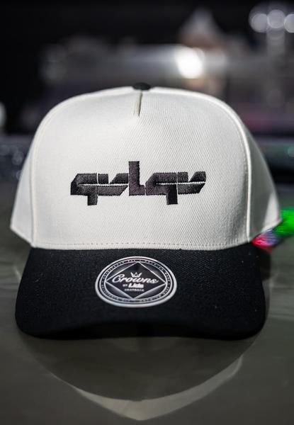 Gorra negrra y blanca