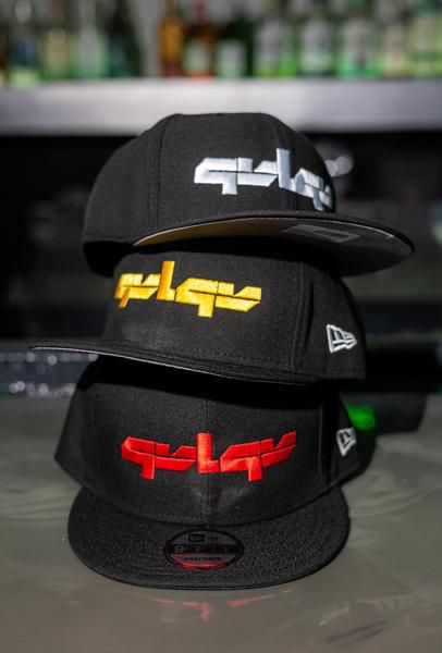 Gorras apiladas